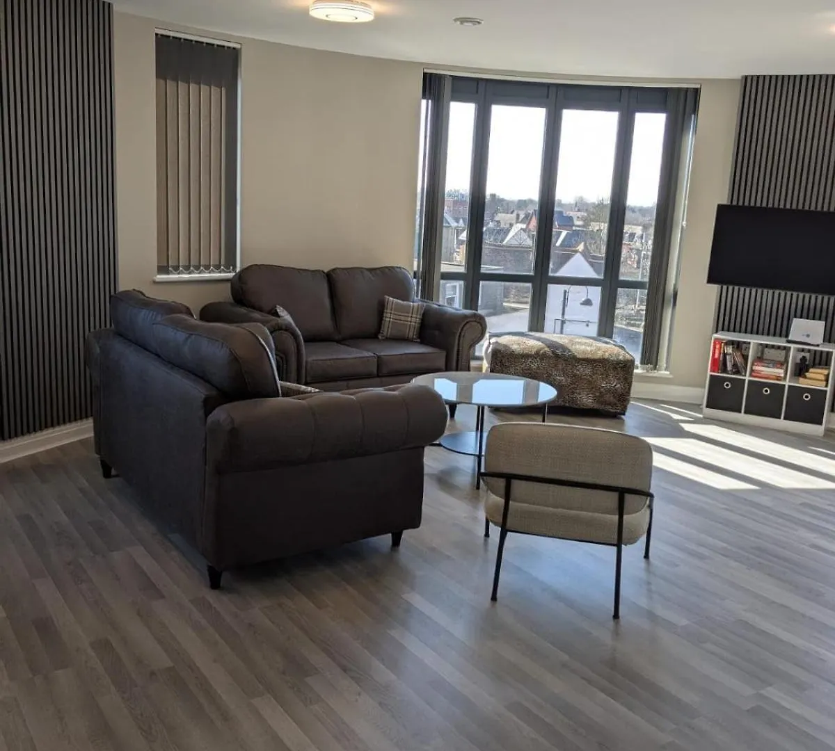 London Heathrow Apartment - West Drayton contacts